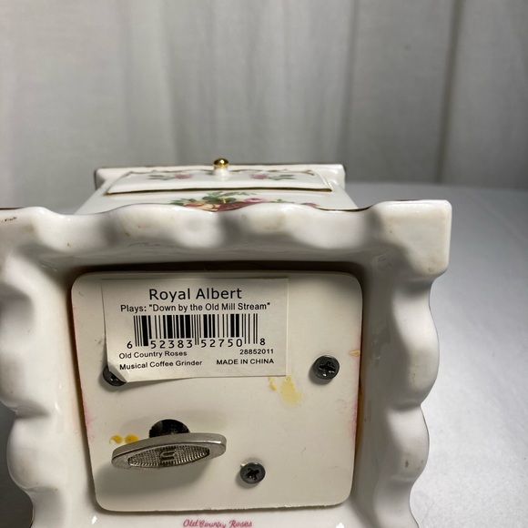 Royal Albert country Rose music box - Picture 6 of 7